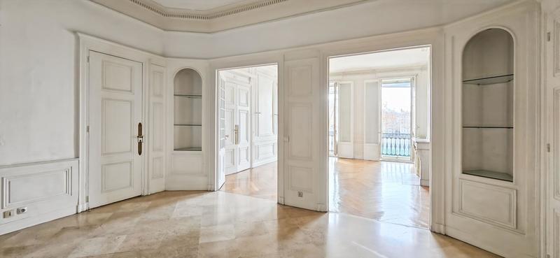 Appartement - 184 m² - 6 pièces