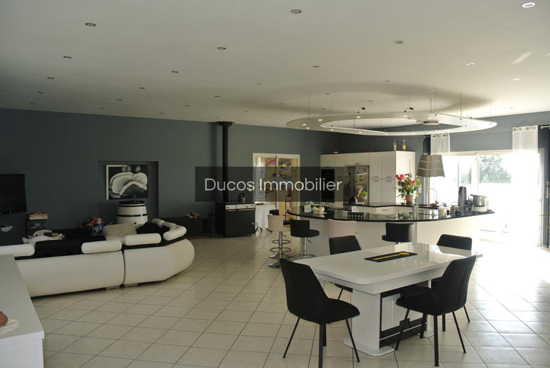 Maison - 280 m² - 6 pièces