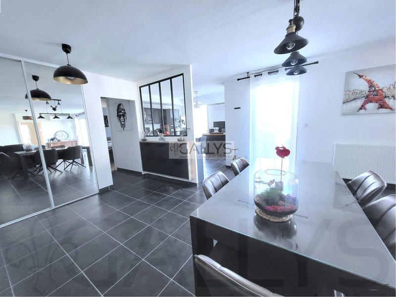 Appartement - 128 m² - 5 pièces