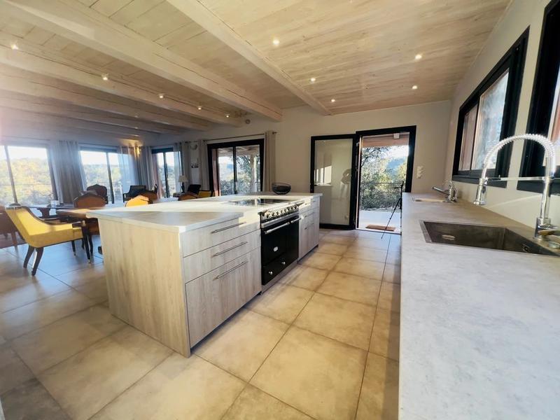 Maison - 281 m² - 12 pièces