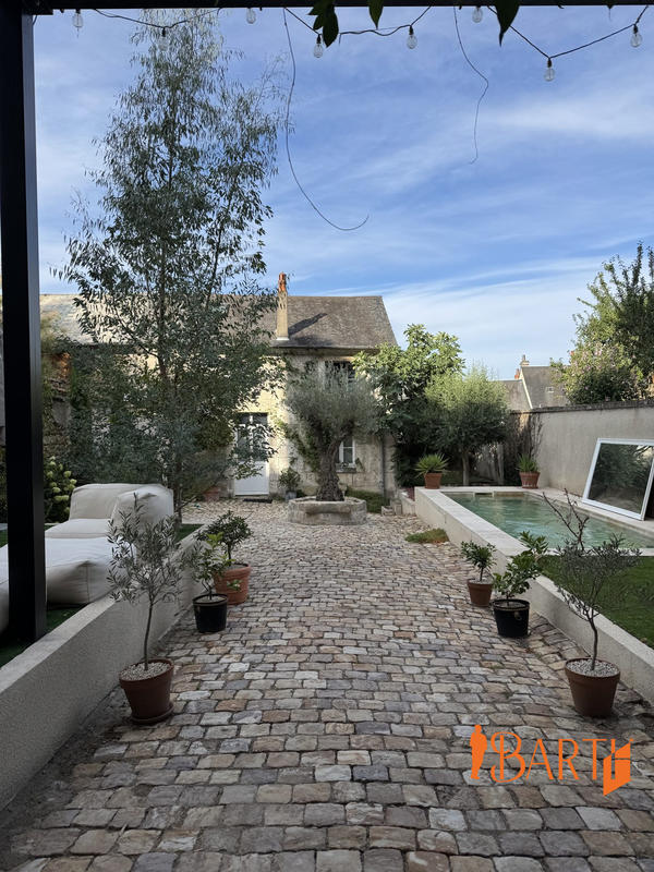 Maison - 350 m² - 10 pièces