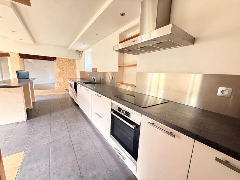 Maison - 216 m² - 9 pièces