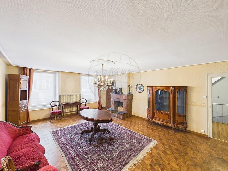 Maison - 240 m² - 12 pièces