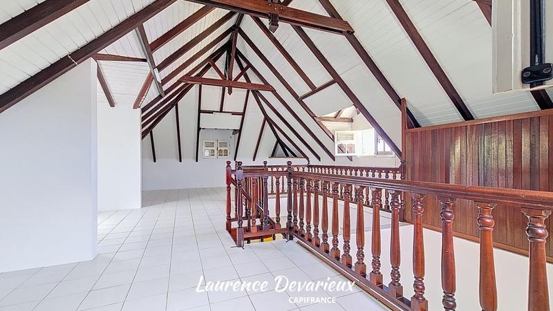 Maison - 204 m² - 5 pièces