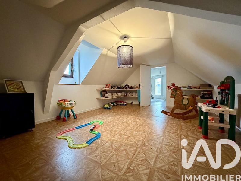 Maison - 210 m² - 10 pièces