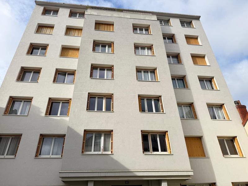 Appartement - 64 m² - 64 pièces