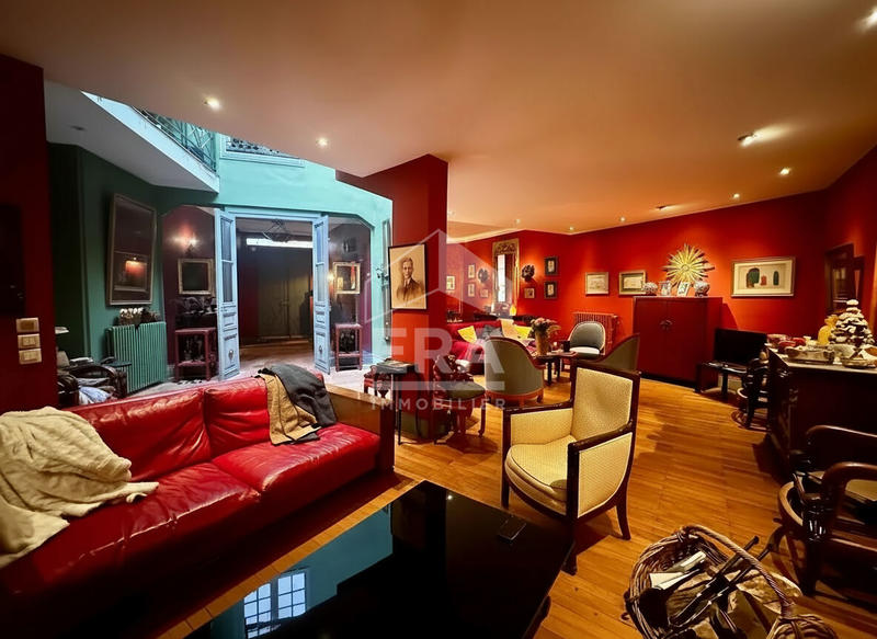 Maison - 230 m² - 6 pièces