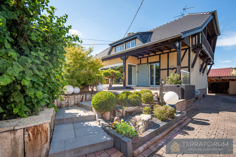 Maison - 202 m² - 9 pièces