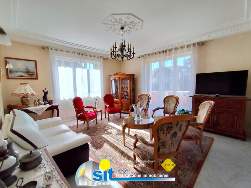 Maison - 201 m² - 6 pièces