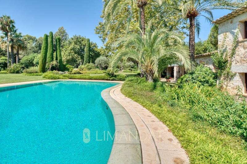 Villa - 460 m² - 9 pièces