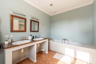 Maison - 214 m² - 5 pièces