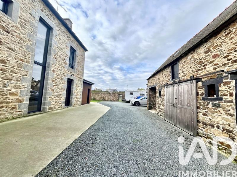 Maison - 225 m² - 10 pièces