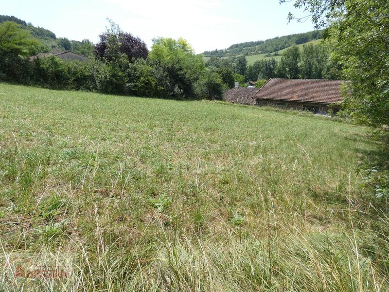 Terrain constructible - 1 080 m²