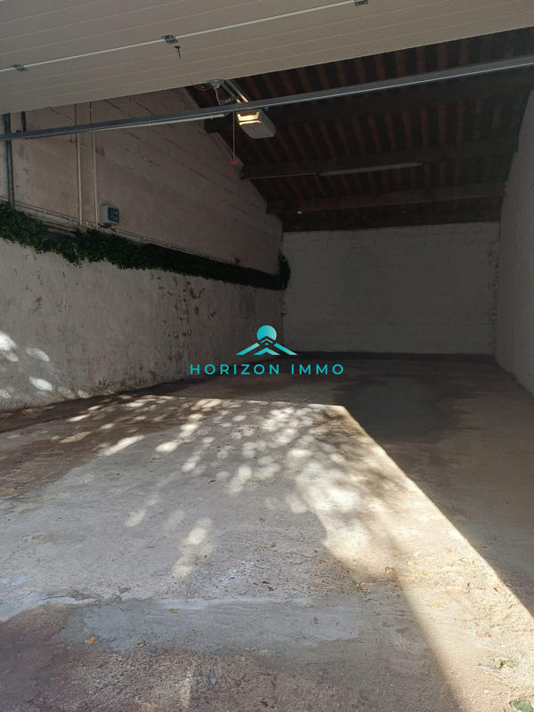 Parking / Garage - 50 m²