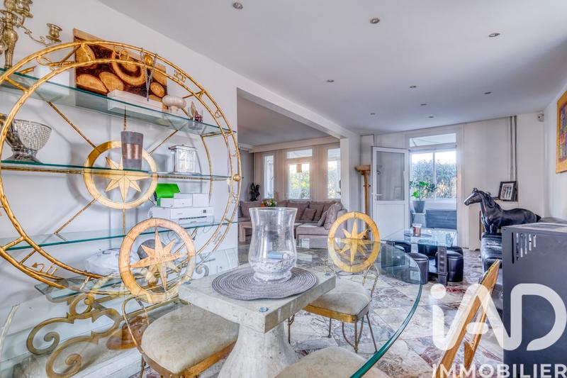 Maison - 218 m² - 9 pièces