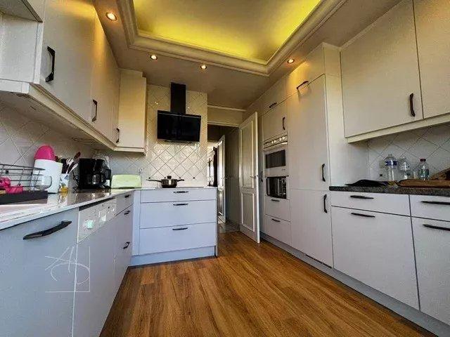 Appartement - 94 m² - 3 pièces