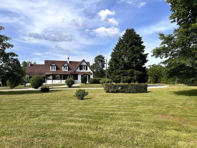 Propriété - 214 m² - 10 pièces