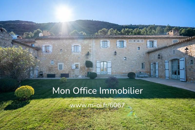 Propriété - 426 m² - 12 pièces