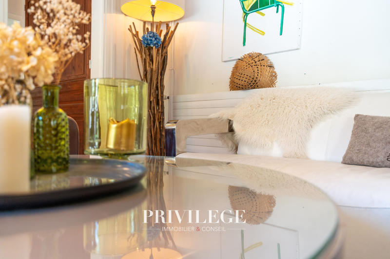 Maison - 310 m² - 9 pièces