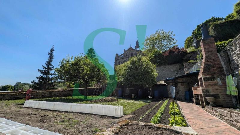 Maison - 141 m² - 8 pièces