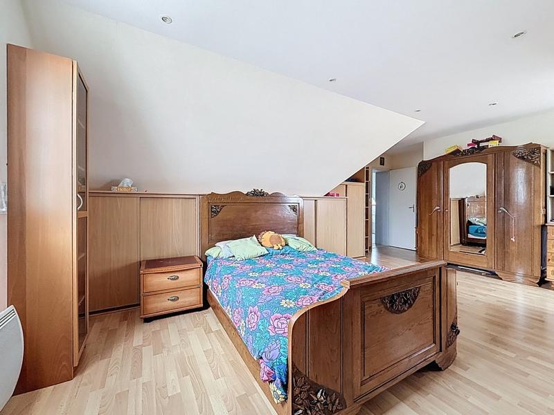 Maison - 212 m² - 8 pièces