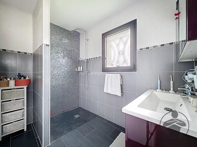 Maison - 170 m² - 6 pièces