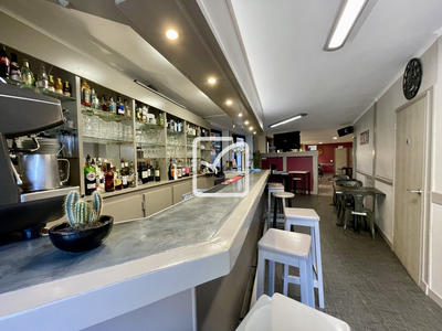 Maison - 285 m² - 10 pièces