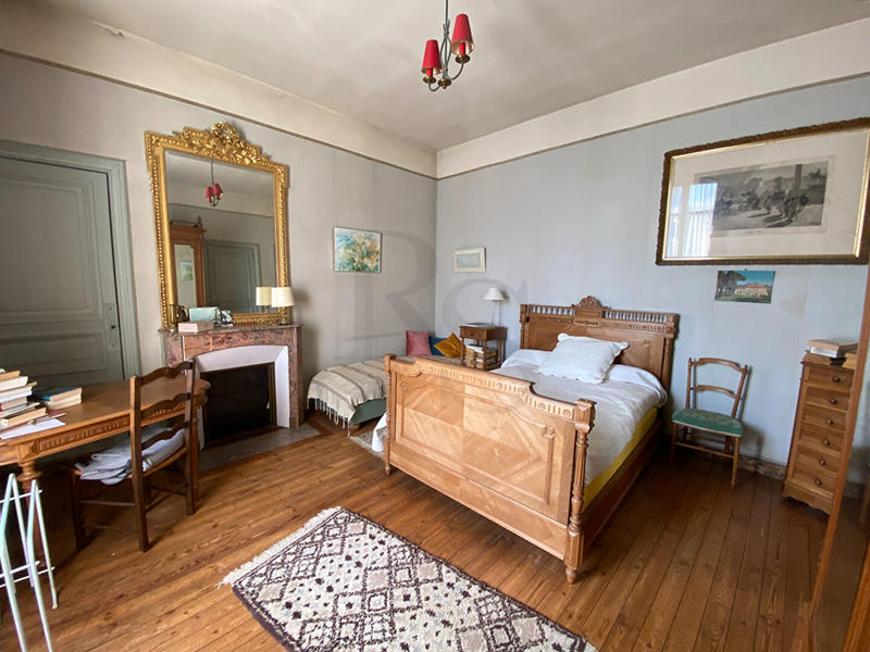 Maison - 220 m² - 9 pièces