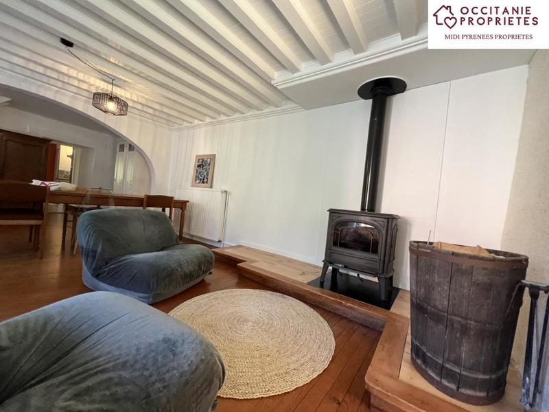 Propriété - 228 m² - 14 pièces