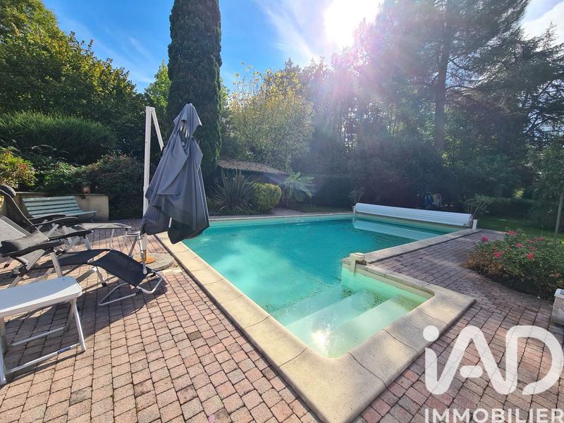 Maison - 200 m² - 7 pièces