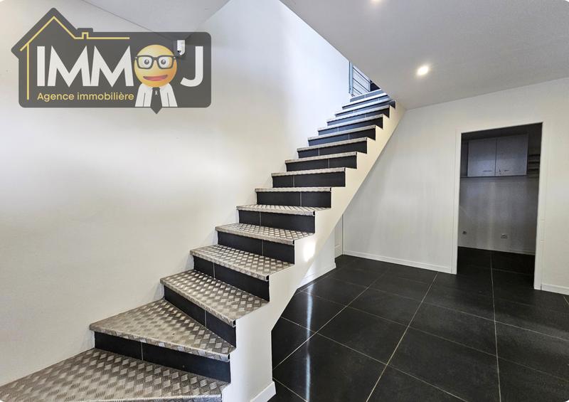 Maison - 196 m² - 8 pièces