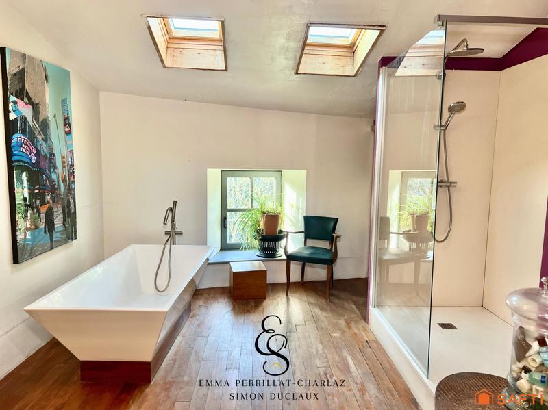 Maison - 244 m² - 8 pièces