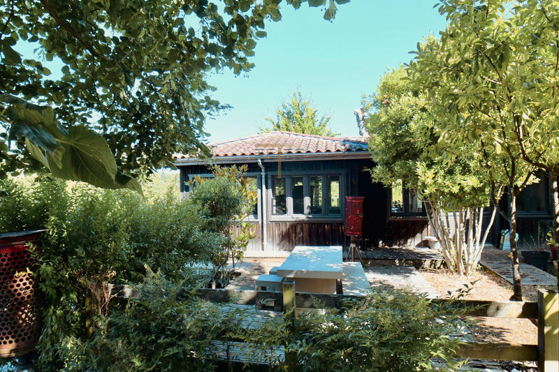 Maison - 330 m² - 13 pièces