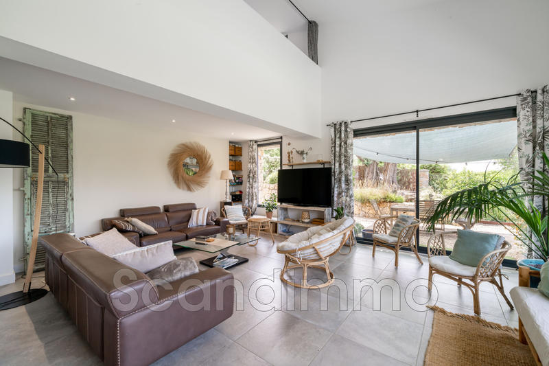 Maison - 220 m² - 5 pièces