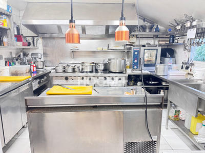 Maison - 417 m² - 15 pièces