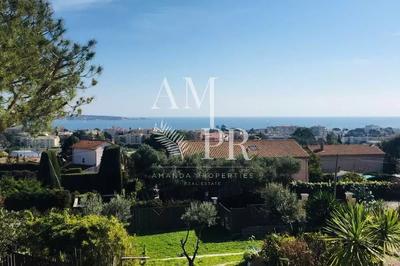 Propriété - 270 m² - 11 pièces