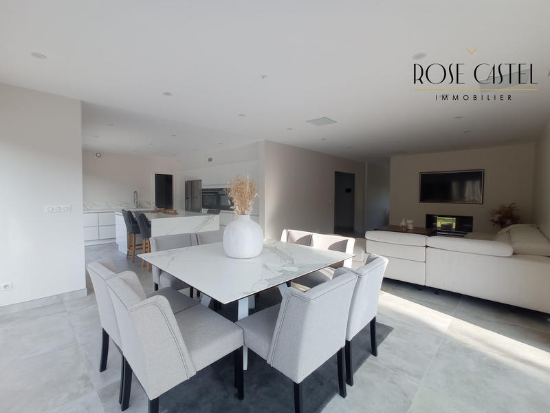 Maison contemporaine - 251 m² - 6 pièces