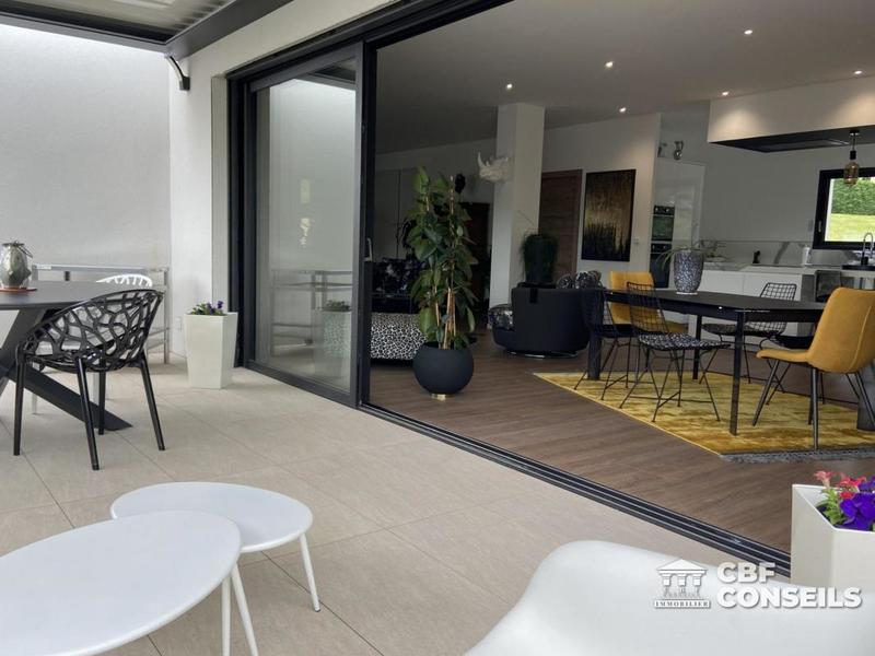 Maison - 247 m² - 7 pièces