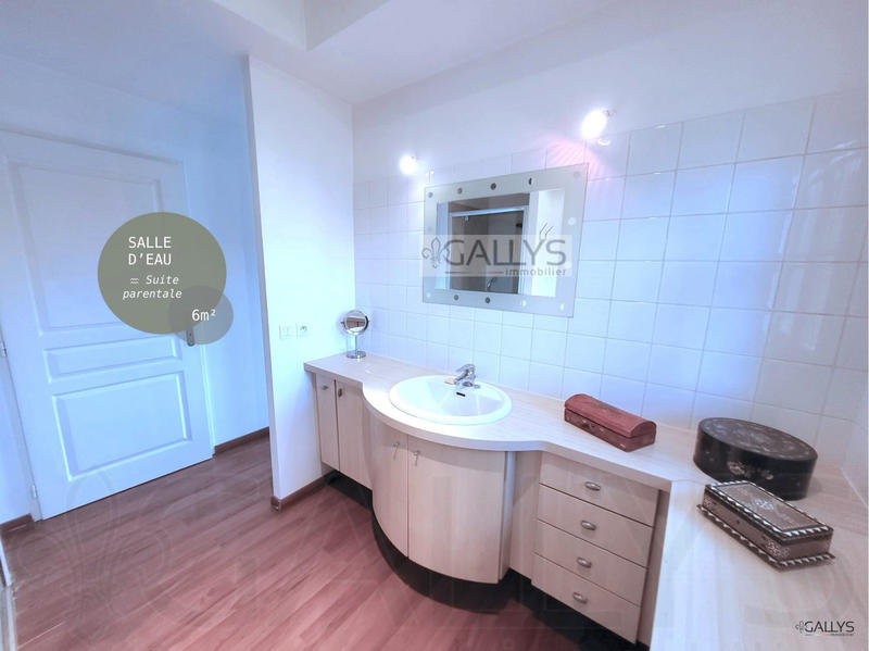 Maison traditionnelle - 158 m² - 5 pièces