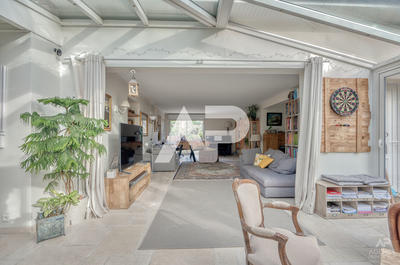 Maison - 266 m² - 7 pièces