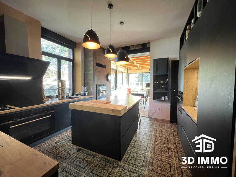 Maison - 325 m² - 14 pièces