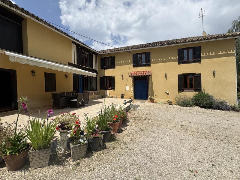 Maison - 177 m² - 7 pièces