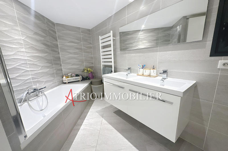 Appartement - 92 m² - 4 pièces