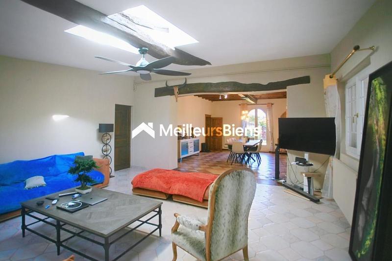 Propriété - 252 m² - 6 pièces