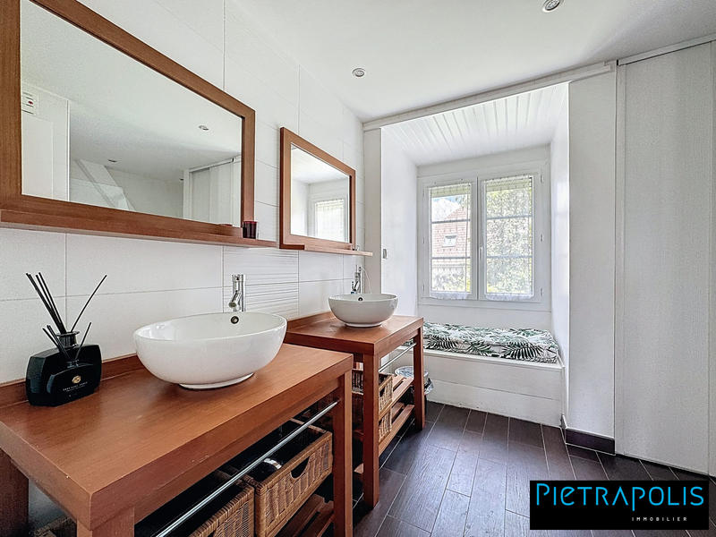 Villa - 285 m² - 8 pièces