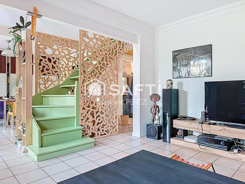 Maison - 219 m² - 8 pièces