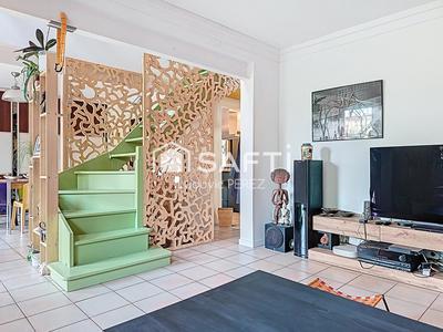 Maison - 219 m² - 8 pièces