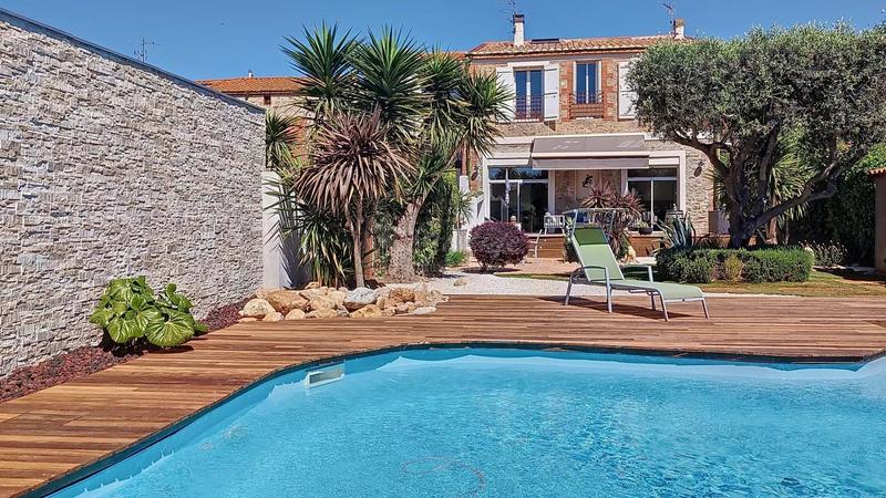 Maison - 214 m² - 6 pièces