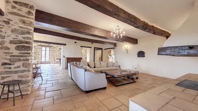 Maison - 584 m² - 14 pièces