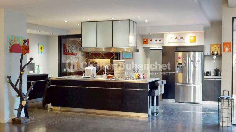 Loft - 396 m² - 8 pièces